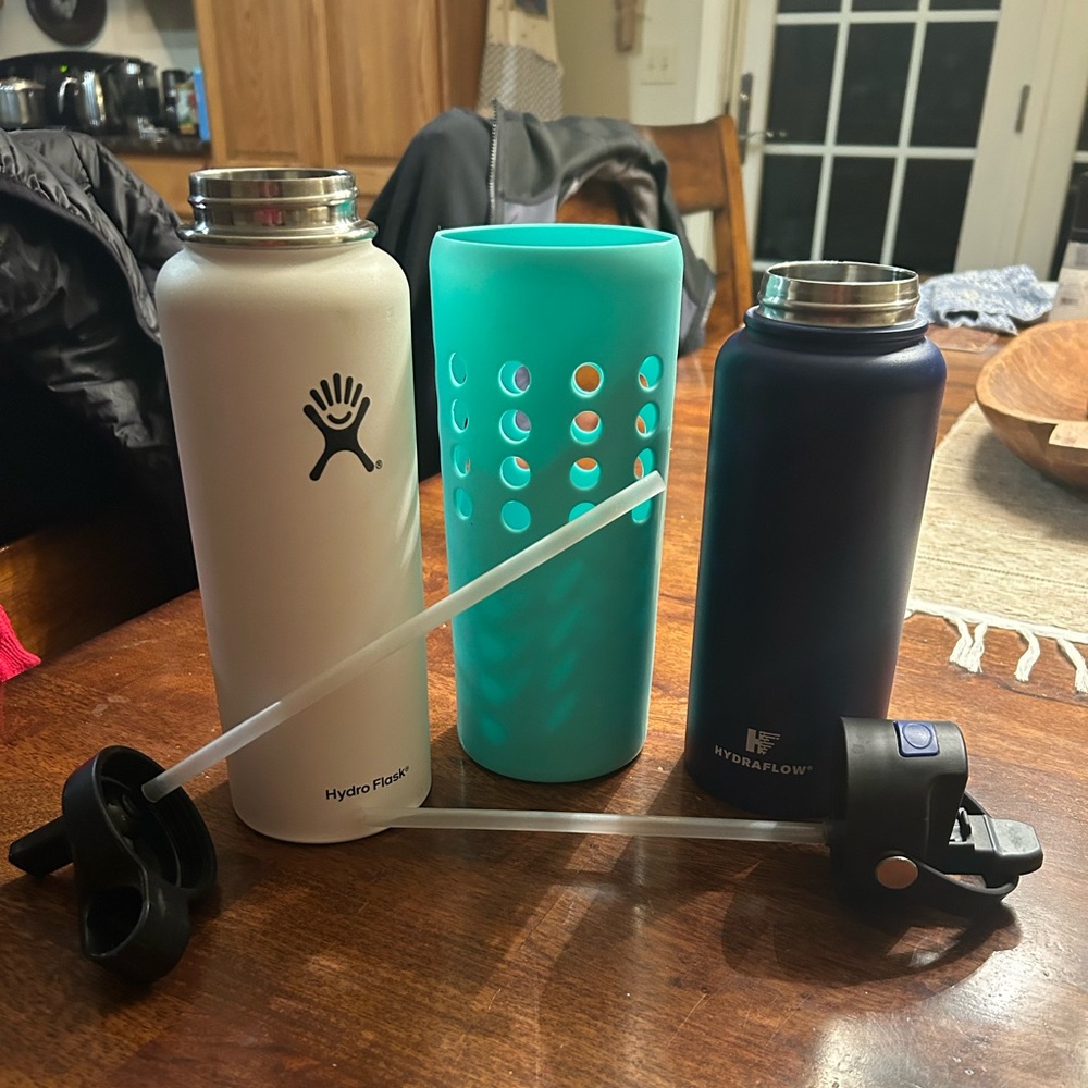 Hydro Flask White 40oz. bottle, Hydraflow blue 32oz. Bottle, 40 oz.  hydroskin